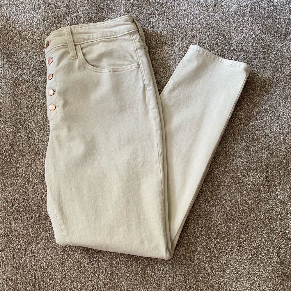 New Universal Threads Jeans